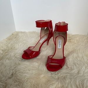 Stunning red shoes Size 9 Monique Lhuillier